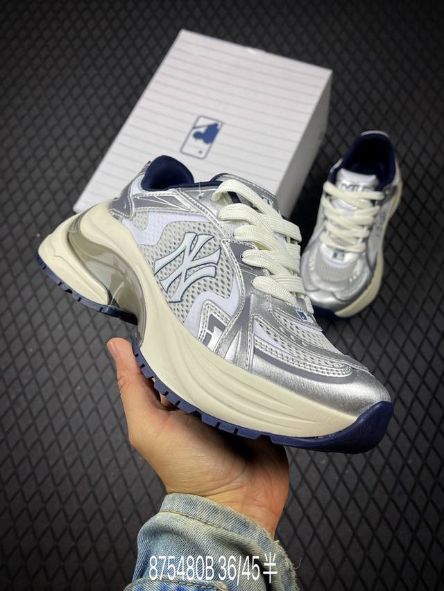 B Ny Mlb Chunky Liner Mid Denim Monogram 纽约洋基队 增高厚底休闲凉鞋 货号：3Arna065N G 尺码：35 36