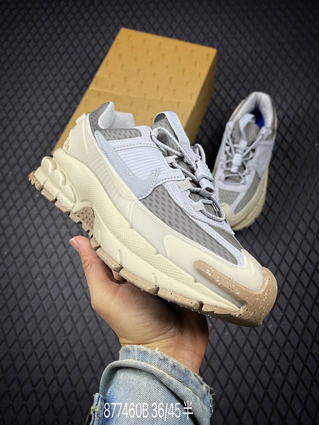 B 公司级耐克Nike Zoom Vomero Roam 马拉松复古跑五代休闲运动慢跑鞋 采用环保纤维革饰片组合网眼布鞋面材质 升级正确后跟Tpu加固 耐弯折热
