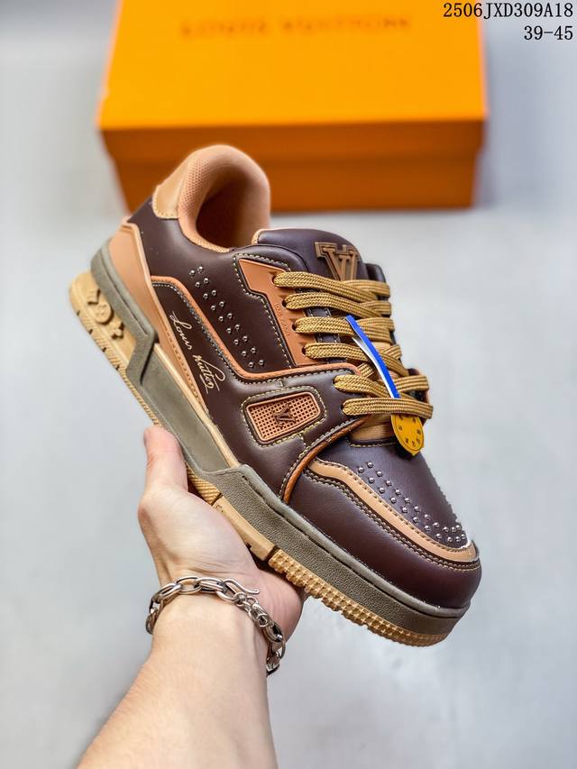 驴家Lv Trainer 原版完美楦型 佛山里水大厂出产 品控胜过市面百分之98同价位版本 Tpu大底材料。独家底磨 开发费5W+ 质感媲美原版 密集度超高 区
