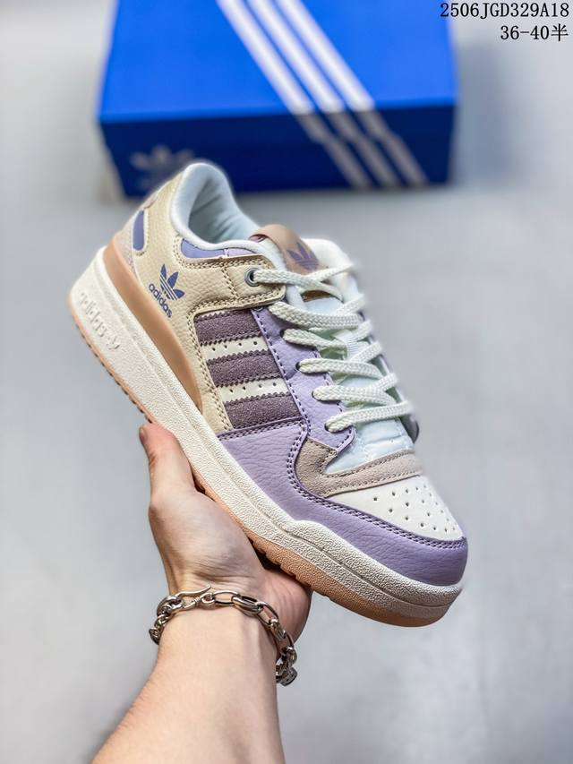 Adidas 阿迪达斯罗马系列 Forum 84 Low Shoes 饰有摩登细节的Forum 经典板鞋运动鞋休闲篮球运动鞋。当Adidas Forum篮球鞋初