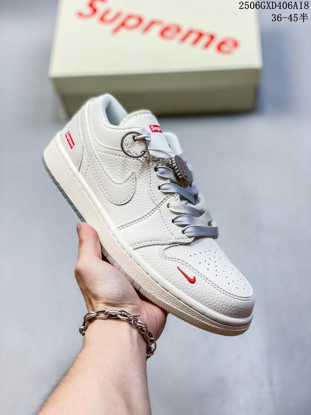 海外爆款限量发售！Nike Jordan Air Jordan 1“Supreme联名 米灰双色” 高端定制 低帮 复古 减震 防滑 耐磨 篮球鞋 定制鞋盒 大