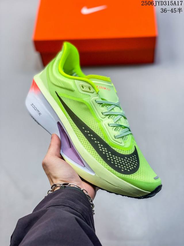 公司级 Zoom Fly 6 马拉松碳板米黑跑步鞋男款运动鞋Fn8455-001春新款Zoom Fly 6 Prm缓震轻便跑步鞋。这款鞋在继承了 Zoom Fl