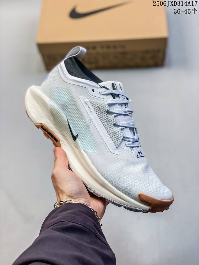 公司级Nike Reactx Pegasus Trail 5 Next Nature 越野跑步鞋 登月兼顾迅疾外观和稳固脚感 后跟覆面和中足动态支撑巧妙融合 缔