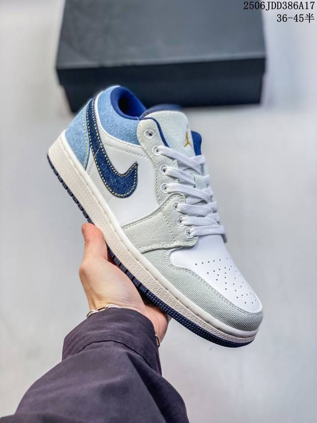 头层带半码 Air Jordan 1 Low 低帮 灰蓝 Aj1 乔丹1代 Aj1 乔1 低邦 灰蓝 乔丹篮球鞋系列 采用白色皮革鞋面，搭配灰色框架覆盖层，鞋身