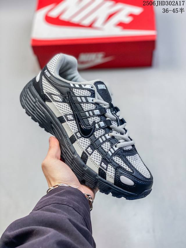 公司级耐克Nike P-6000 跑鞋内外侧都用了红色的钩子，采用透气材料，搭配匠心覆面，再现千禧年代的跑鞋风格，塑就大气外观。鞋款秉承 Nike Pegasu