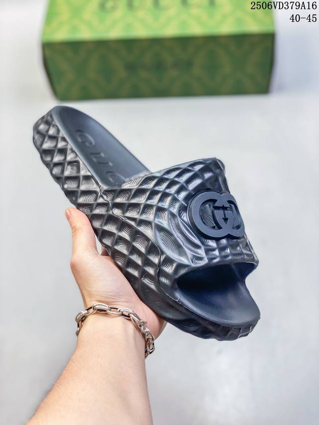 Gucci 古驰 5D压花一体 拖鞋 历年经典爆款 正品原版开模 高端复刻 夏季时尚潮流爆款 毫无悬念的网红单品 时装周街拍出镜率超高 潮流必备款 百搭 简单易