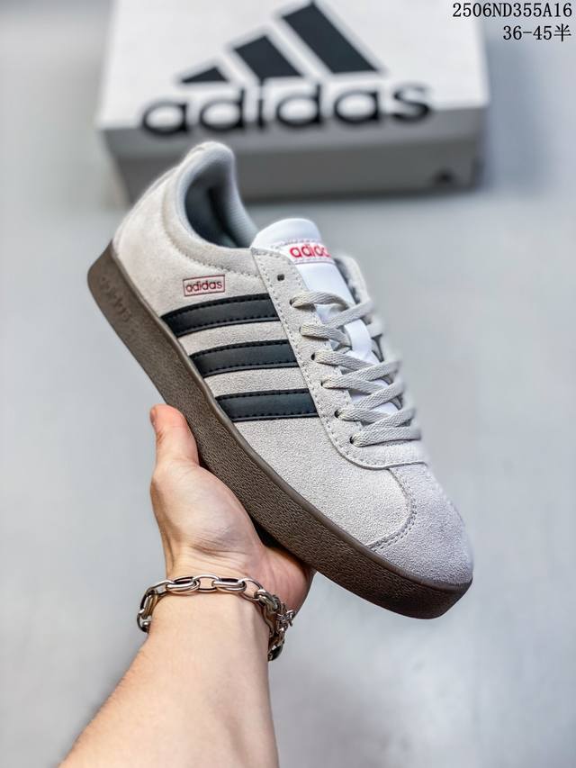 Adidas Neo Vl Court 百搭单品 绒面麂皮防滑耐磨轻便低帮板鞋 整双鞋以传统的低帮呈现的清新造型 鞋头优先头层反毛皮 包裹保证优秀质感的同时 中