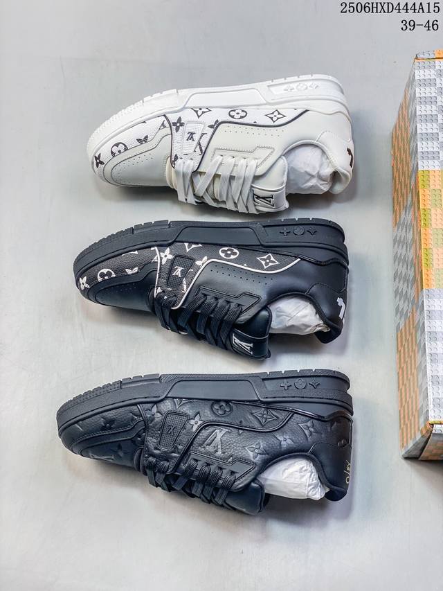 公司级Louis Vuitton Trainer Sneaker Low 路易威登 休闲运动文化百搭板鞋 舒适防滑底和百搭性霸屏整个时尚娱乐圈 细节调整完美主义
