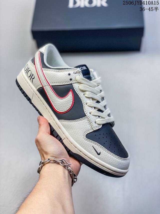 限量发售！ Air Jordan 1 Low Aj1乔1低帮休闲板鞋， “黑灰白勾配色-北面联名定制款” 个性的设计风格以及品牌的经典元素 使其成为一双具有独特