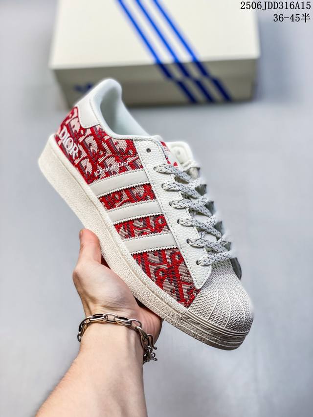 Adidas Gazelle Indoor W定制贝壳头Gucci 三叶草休闲防滑耐磨低帮板鞋鞋头出色设计 塑就出众贴合感稳固的后跟贴合足部曲线设计软弹舒适 不