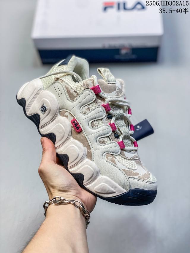 公司级Fila斐乐 Croissant可颂 We 抓绒 织物合成革 防滑耐磨低帮 生活休闲鞋 鞋身采用皮革加透气网面面料 时尚而又精致 采用均衡性能的发泡科技材