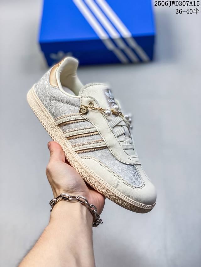 公司级 阿迪达斯 德训鞋 Adidas Originals Samba Og Shoes 经典运动鞋小白鞋 T头鞋 女鞋 彰显休闲摩登风情的时尚经典鞋。它诞生于