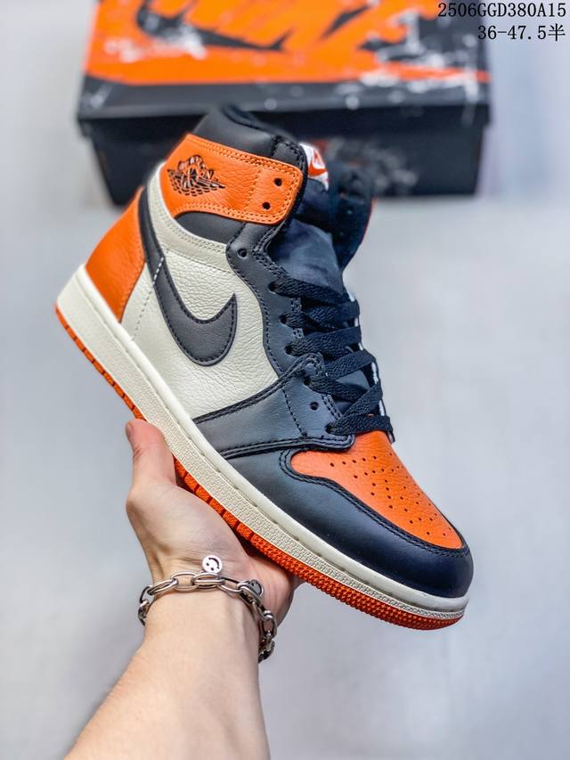 公司级乔丹 Air Jordan 1 High Og ”Lost & Found“ 高帮 Aj1 乔丹1代 Aj1 乔1 高邦 乔丹篮球鞋系列 鞋款采用白色皮质