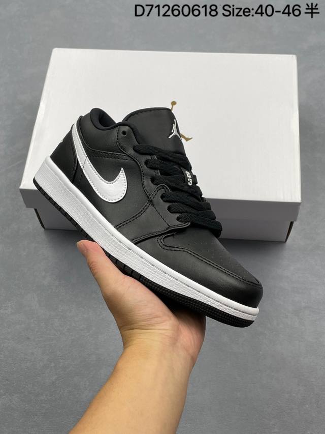 头层带半码 Air Jordan 1 Low Black White 低帮 黑白色 Aj1 乔丹1代 Aj1 乔1 低邦 黑白 乔丹篮球鞋系列 鞋款整体以黑色皮