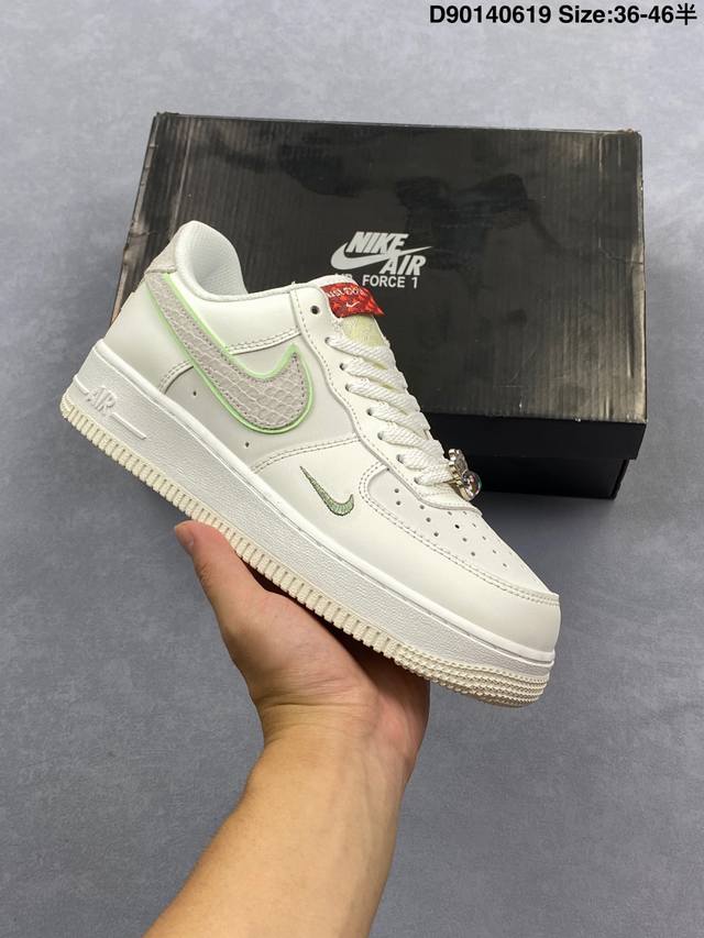 Nike Air Force 1 ′07 耐克空军一号低帮板鞋 牛皮材质 真标 Size:如图 D90140619