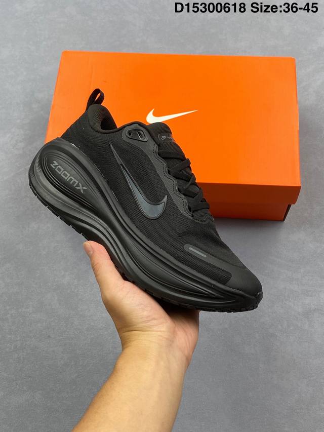公司级Nike Vomero耐克 舒适减震防滑 低帮跑步鞋 全掌Reactx泡绵中底 前掌和后跟还配备了Air Zoom气垫单元 据说跑起来更快更舒适哦 这次最