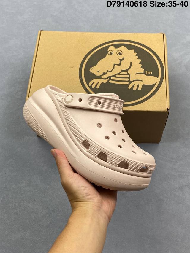 卡骆驰 泡芙Crocs Classic Clog 卡骆驰系列休闲沙滩洞洞拖鞋凉鞋 超轻Croslite专利材料打造 鞋面更加耐用易清洗 该鞋款轻盈舒适 2002