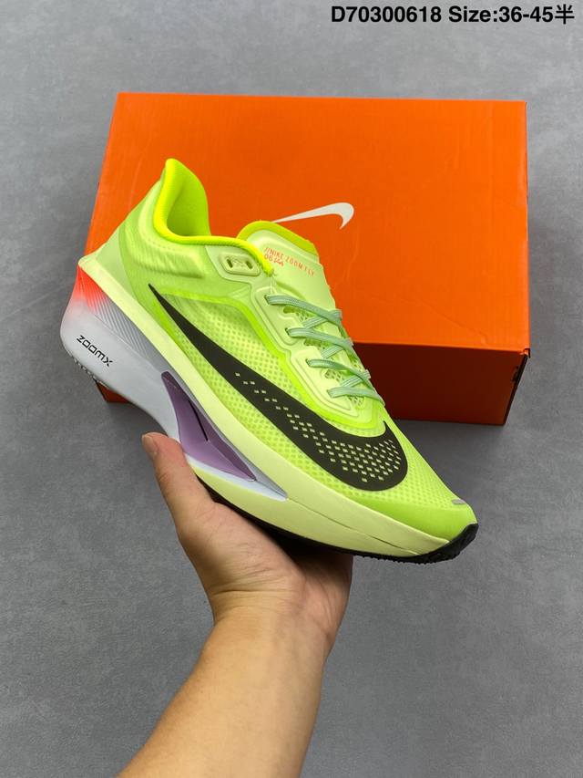 公司级 Nike耐克Zoom Fly 6 马拉松碳板米黑跑步鞋男女款运动鞋Fn8455-001春新款Zoom Fly 6 Prm缓震轻便跑步鞋。这款鞋在继承了