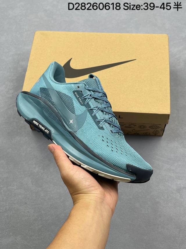 公司级Nike Reactx Pegasus Trail 5 Gtx 越野跑步鞋 登月兼顾迅疾外观和稳固脚感 后跟覆面和中足动态支撑巧妙融合 缔造稳定顺畅的迈步