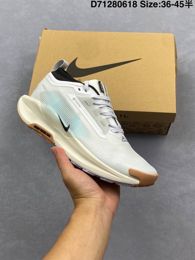 公司级Nike Reactx Pegasus Trail 5 Gtx 越野跑步鞋 登月兼顾迅疾外观和稳固脚感 后跟覆面和中足动态支撑巧妙融合 缔造稳定顺畅的迈步
