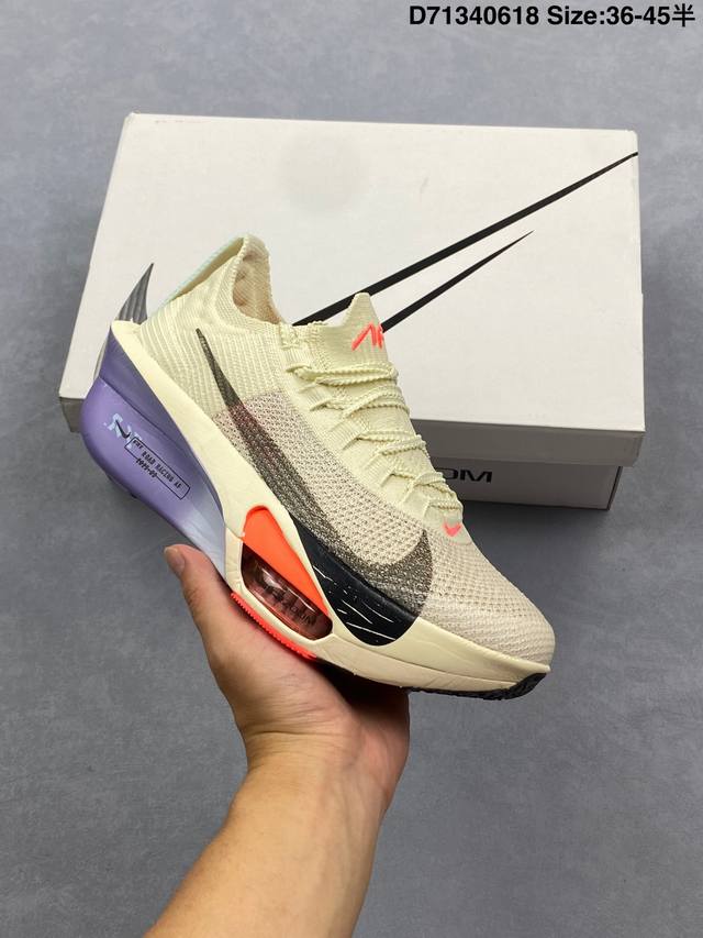 公司级新品发布 Nike Air Zoom Alphafly Next%整体采用前作的设计语言，并且对后者的细节进行升级，马拉松和长距离路跑的性能极限设计而生。