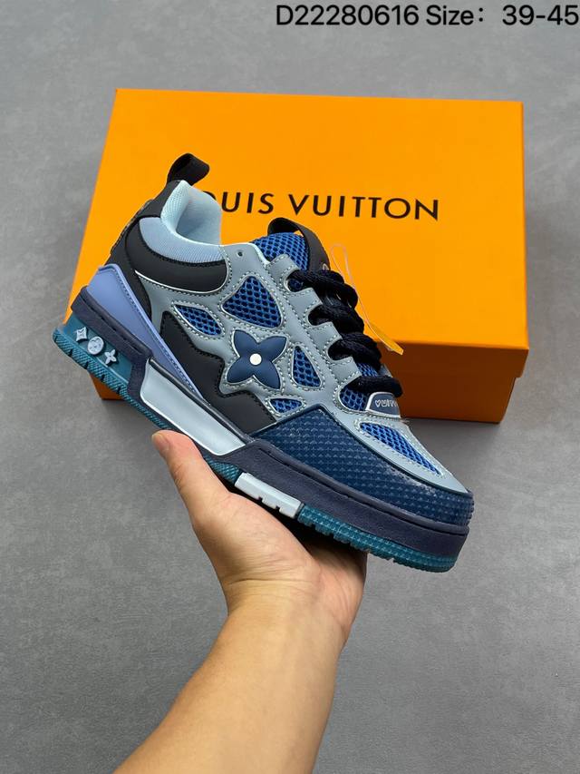 公司级 Lv Skate Sneaker 路易威登 2025年新款运动板鞋 闪钻 蛇年限定 春夏秀场初次亮相，此次以粒面牛皮革焕新呈现。加垫鞋领和鞋舌援引滑板鞋