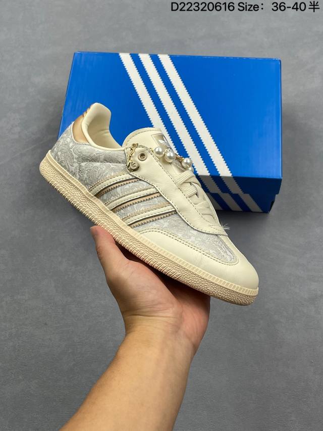 Addis Original Samba Og 复古桑巴板鞋 德训 这款桑巴鞋展示了高质量的工艺 带有装饰的超锁缝制和无缝的手感 柔软、柔软的皮革造型和标志性的