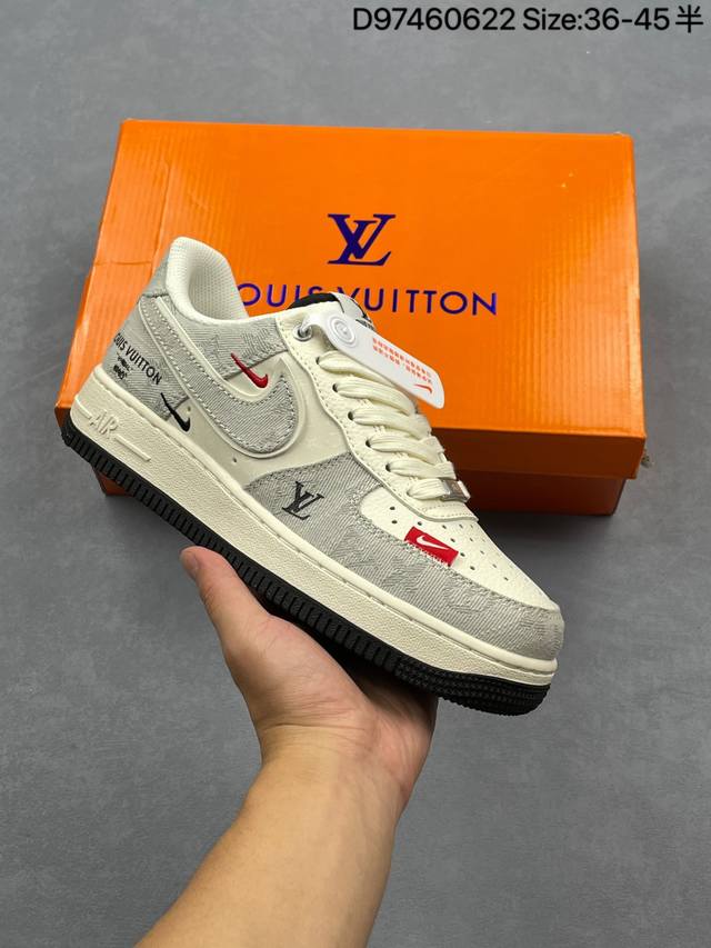 耐克Nike Air Force 1 ‘07空军一号低帮百搭休闲运动板鞋。柔软、弹性十足的缓震性能和出色的中底设计，横跨复古与现代的外型结合，造就出风靡全球三十