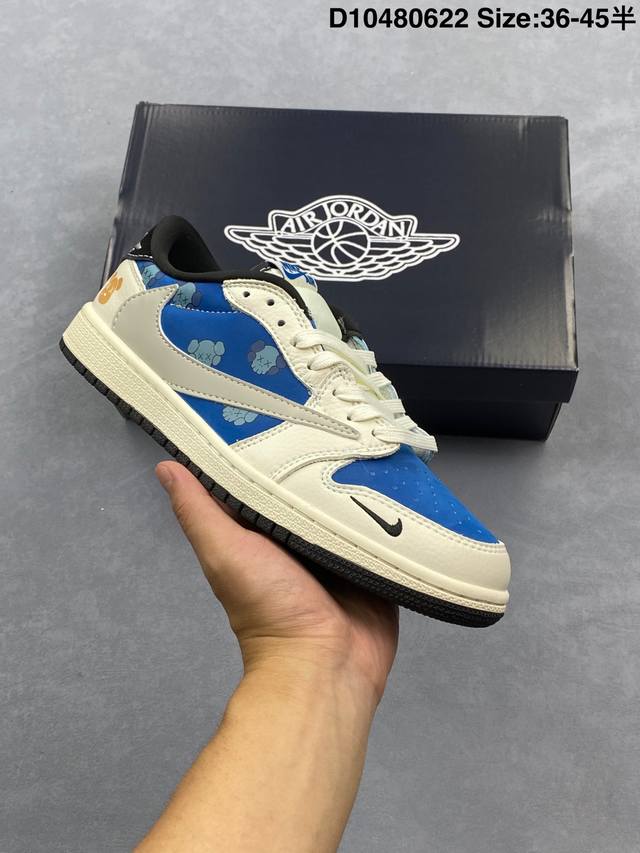 乔丹Fragment X Travis Scott X Air Jordan 1 Low 三方联名倒钩 ，整双鞋以全荔枝皮打造，腰身搭配白色 倒勾 ，再点缀上T