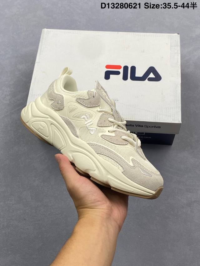公司级Fila Fusion 斐乐潮牌 时尚潮流休闲运动板鞋 鞋面设计理念源自于历史篮球鞋款Smash 从其复古鞋面提炼元素 结合板鞋鞋底做现代拼接的混搭风格设