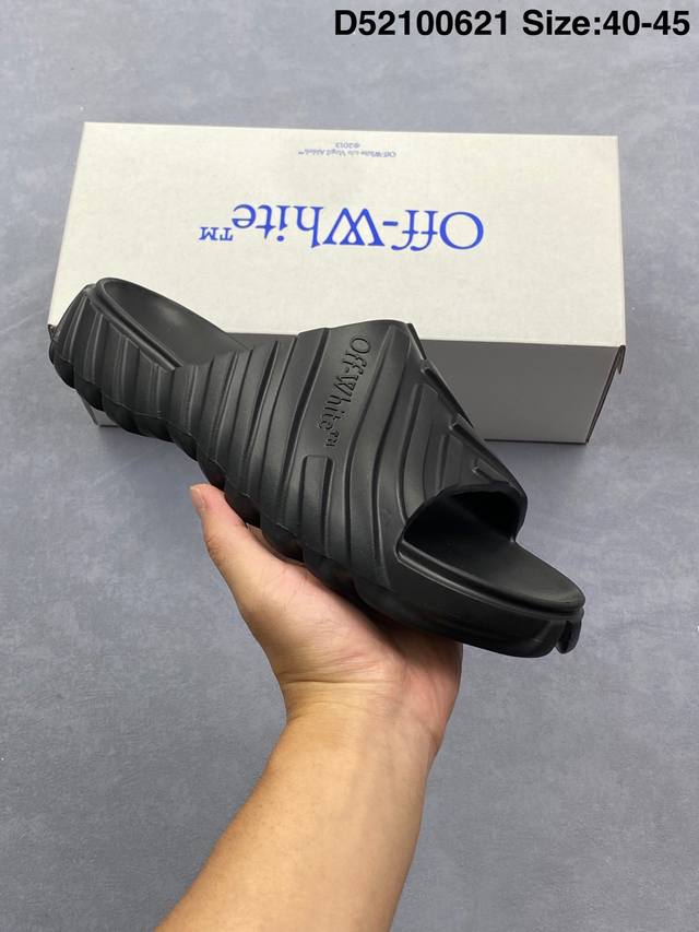拖鞋Off-White解构风定制，耐克Nike 低帮休闲一字拖鞋采用软质荔枝纹牛剖皮革鞋面材质#鞋垫嵌入缓震Eva物料及缜密拉帮中底布#耐磨橡胶大底 货号：Of