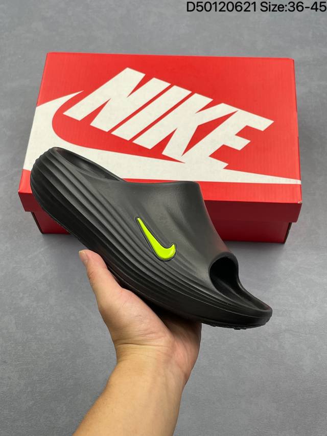 公司级Nike Reactx Rejuven8 Slide耐克 简约舒适 洞洞鞋 由兼具轻便性和耐用性的Eva泡沫打造 拖鞋的外观十分吸引人 融合了舒适与时尚的