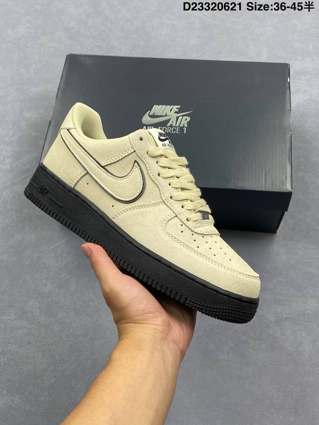 耐克Nike Air Force 1 Low 空军一号低帮百搭休闲运动板鞋。柔软、弹性十足的缓震性能和出色的中底设计，横跨复古与现代的外型结合，造就出风靡全球三