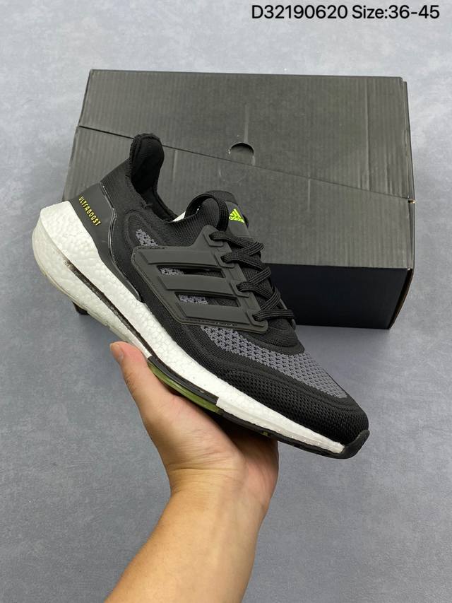 阿迪达斯Adidas Ultraboost 21 加厚爆米花袜套式针织鞋面休闲运动慢跑鞋 新一代的Ulrtra Boost 21在中底的部分添加了更多的Boos
