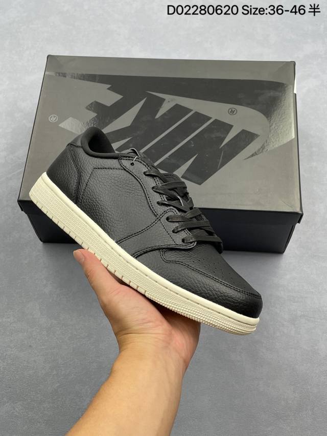Nike Air Jordan 1 Low Aj1乔1低帮休闲板鞋 同步官方配色 原档冲孔鞋头 四线拉帮 鞋舌高弹海绵填充 官方货号:553558 113 Si