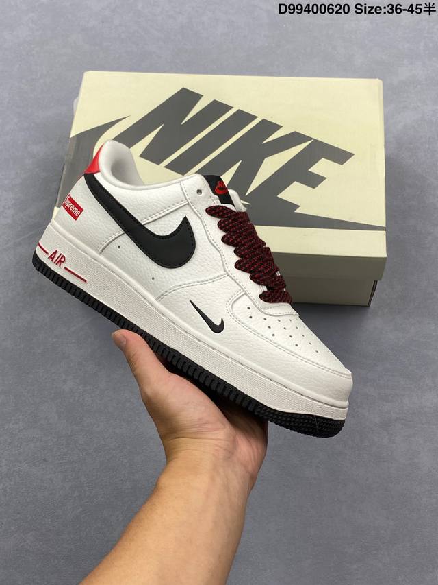 耐克Nike Air Force 1 ‘07空军一号低帮百搭休闲运动板鞋。柔软、弹性十足的缓震性能和出色的中底设计，横跨复古与现代的外型结合，造就出风靡全球三十