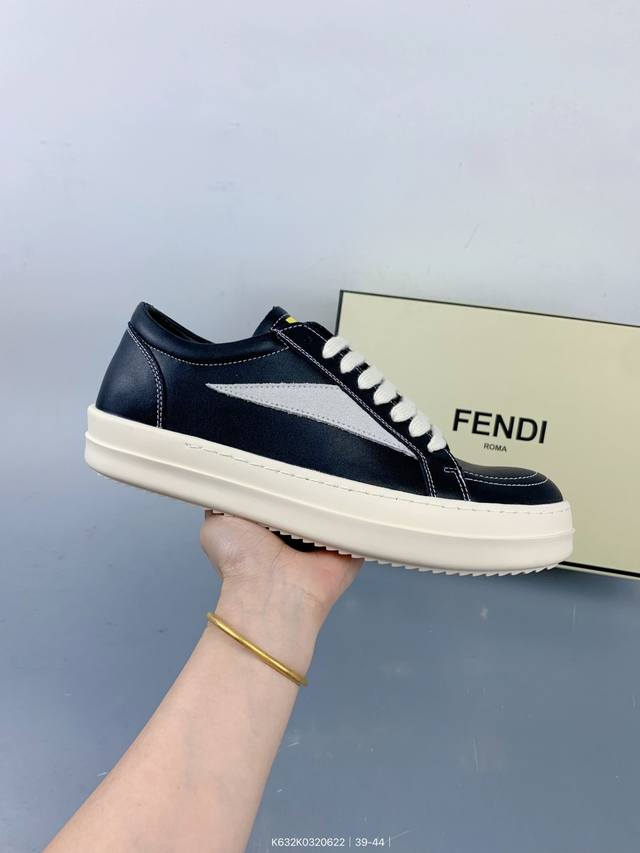 Fendi 芬迪 板鞋 休闲鞋 独家官网一比一开模 渠道原装订单 釆用精选舒适面料 鞋面走线工整 清晰质感 高端时尚 简约大气 Size：如图 编码：K63 3