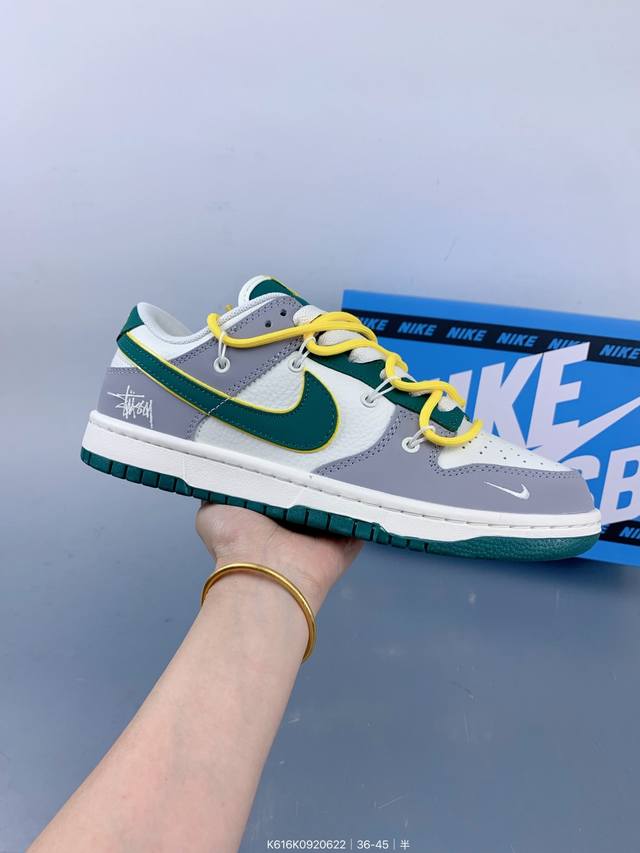 绑带高端定制Nike Sb Dunk Low 斯图西联名--- 奶白灰绿钩 高端定制 低帮休闲板鞋 定制鞋盒 大厂纯原品质出货 超高清洁度 皮料切割干净无任何毛
