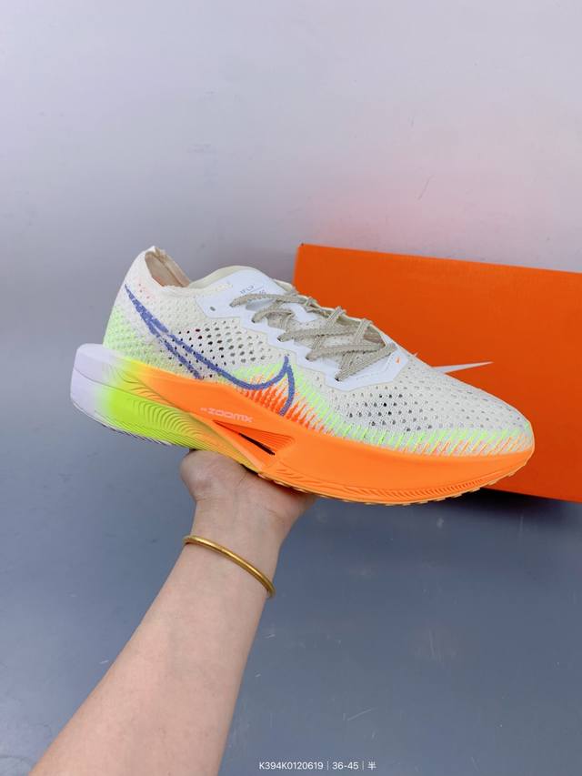 Nike Zoomx Vaporfly Next%3 减震马拉松跑步鞋 公司级版本 偏向于大众 鞋身相较2代有略微改动 美观度更高一些 前后堂都有纹路防滑 有很