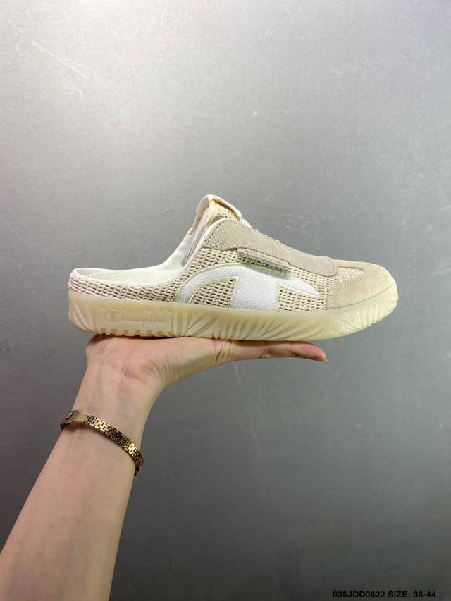 Champion Champ T-Trainer 复古单品 冠军经典德训鞋型，运用简洁的色彩搭配，简约休闲。以80年代经典复古鞋形体为篮本，整体造型干练又释放出