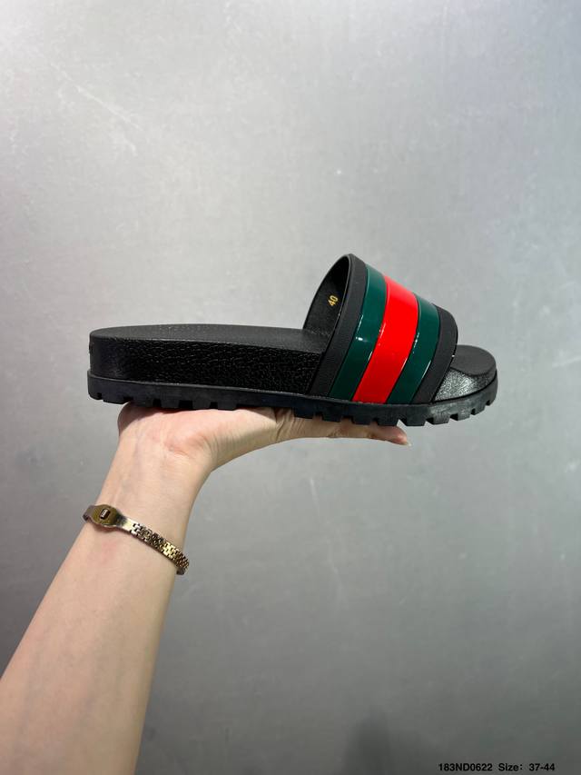 Gucci 古驰 男女鞋广东原产，采用Tpr光泽模块橡胶片鞋面材质，原比值克重开发发泡Pu缓震中底及Tup耐磨橡胶外底，经典意大利时装奢饰品牌 古驰Gucci