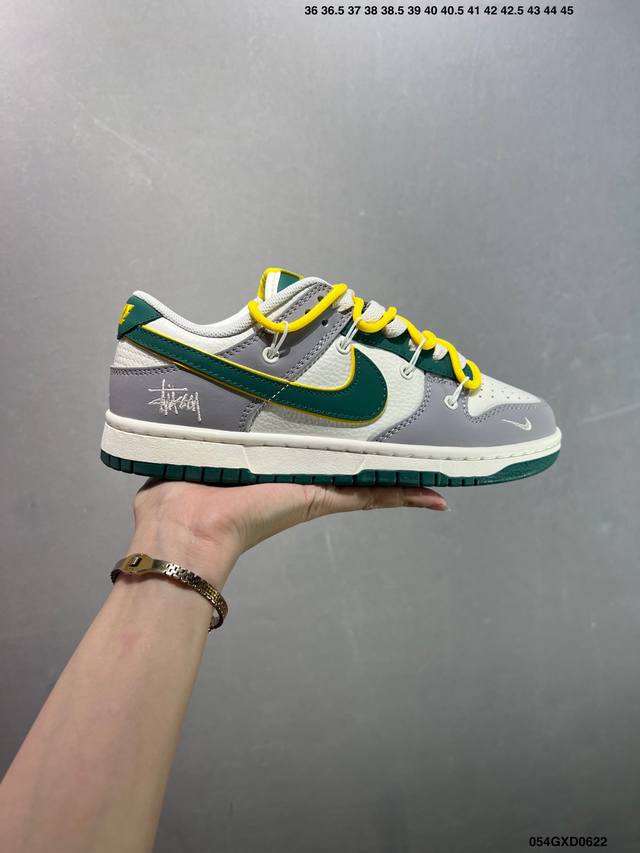 公司级Nike Dunk Sb Low 定制Dunk 定制Dunk Sb顾名思义，具有经典的Dunk血缘，又注入了更多的时尚元素。相较于普通的Dunk滑板鞋，改