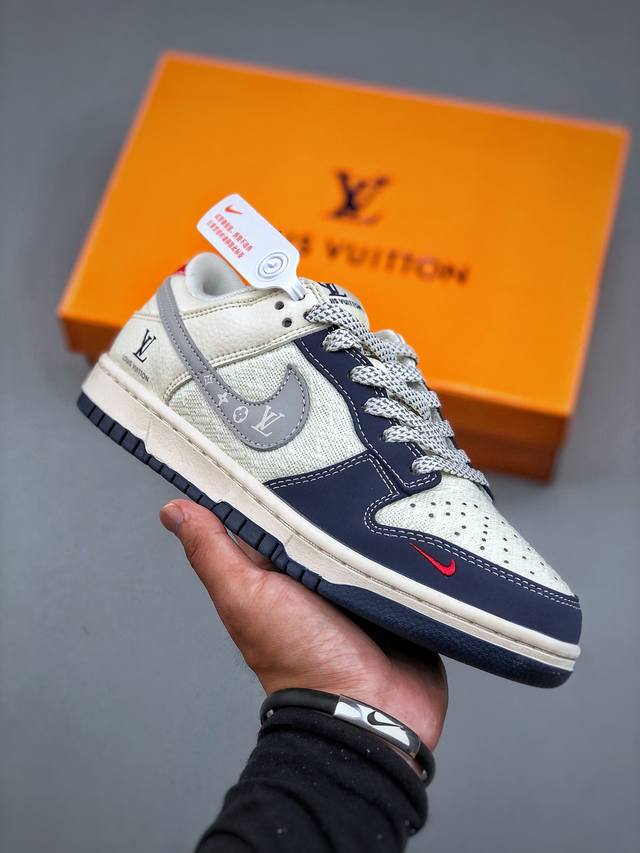 版 海外爆款限量发售！Nike Jordan Air Jordan 1“Lv联名 蓝红帆布拼接” 高端定制 搭配灰色勾印花，今年最流行配色搭配，海外潮流爆款 低
