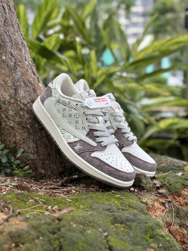 福利特价 Fragment X Travis Scott X Diy Air Jordan 1 Low 三方联名倒钩 全新的三方联名低帮倒钩鞋面延续了黑脚趾设计