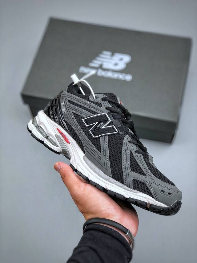 New Balance 1906系列复古老爹风休闲运动慢跑鞋 U1906Rcb #采用轻质牛剖革拼接透气网眼衬垫织物鞋面材质 T-Beam大底提供足步弓支撑，保