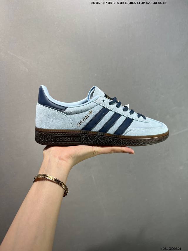 Adidas Handball Spezial 公司级 阿迪达斯经典款 复古休闲板鞋 #全鞋采用反毛皮制作 牛筋耐磨大底 承载青春情怀的板鞋 经典三条杠装饰鞋侧