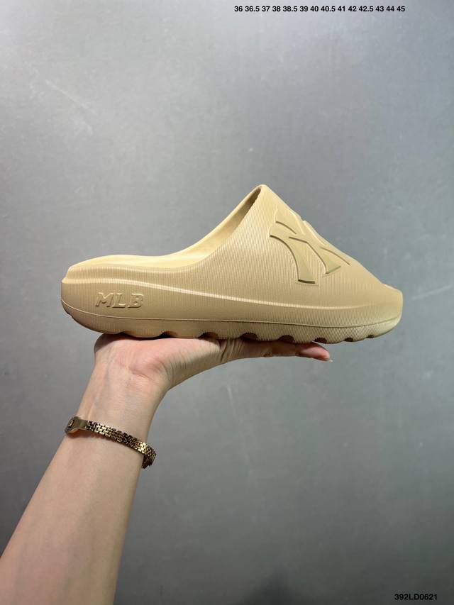 公司级Mlb 纽约洋基队 Skipper Slide 百搭舒适 防滑防磨一字拖鞋 货号:3Alps0153 尺码:36-45 Id:392Ld0621