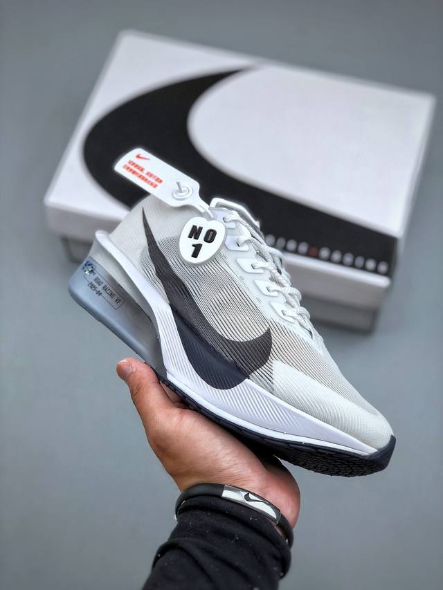 纯原 Nike Zoomx Vaporfly Next% 4耐克 轻量化 网面透气运动鞋这款新一代最强跑鞋在鞋面和鞋底都进行了全方位升级鞋面使用了全新 Vapo