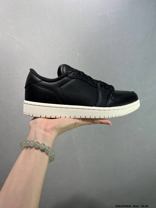 公司级Nike Air Jordan 1 Low Aj1乔1低帮休闲板鞋 同步官方配色 原档冲孔鞋头 四线拉帮 鞋舌高弹海绵填充 官方货号:553558 113