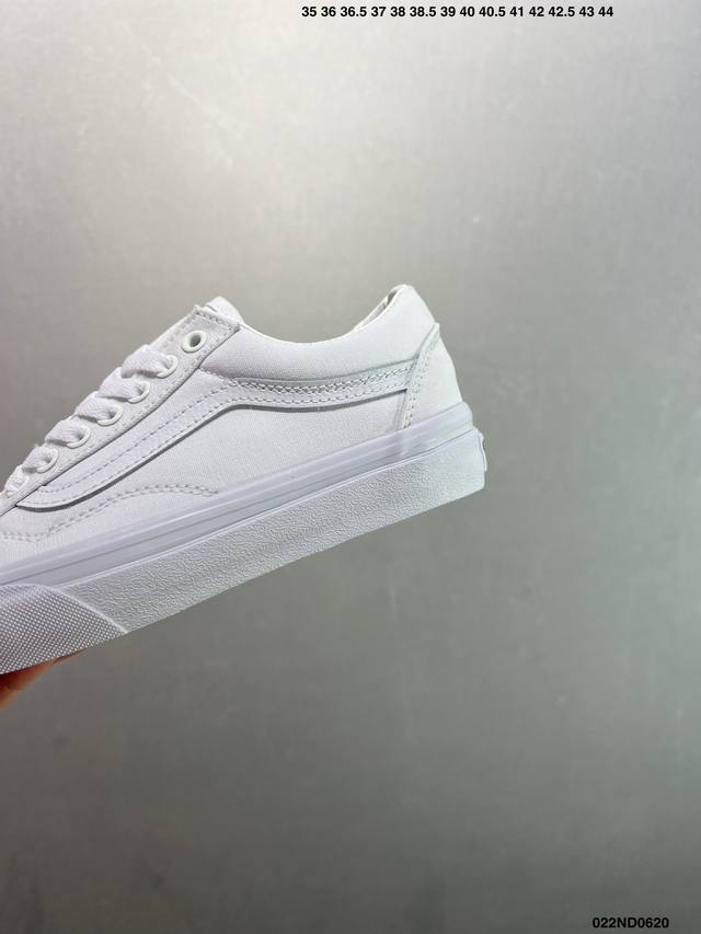 Vans Classics Knu Skool 苏格兰格纹拼接 厚鞋舌面包鞋 Vans联名超火的土豆鞋，复古经典，鞋头放大、包边上移加厚、鞋舌加厚。Vans C